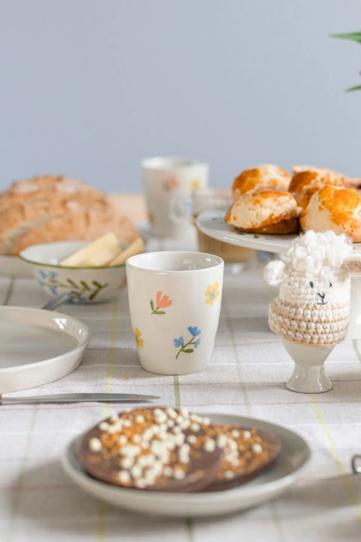 Beker, steengoed, kleine bloemetjes, Ø 7,5 cm