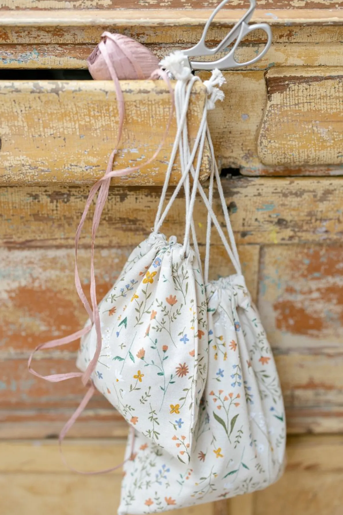 Cadeauzakje, bio-katoen, veldbloemen, 19 x 22 cm