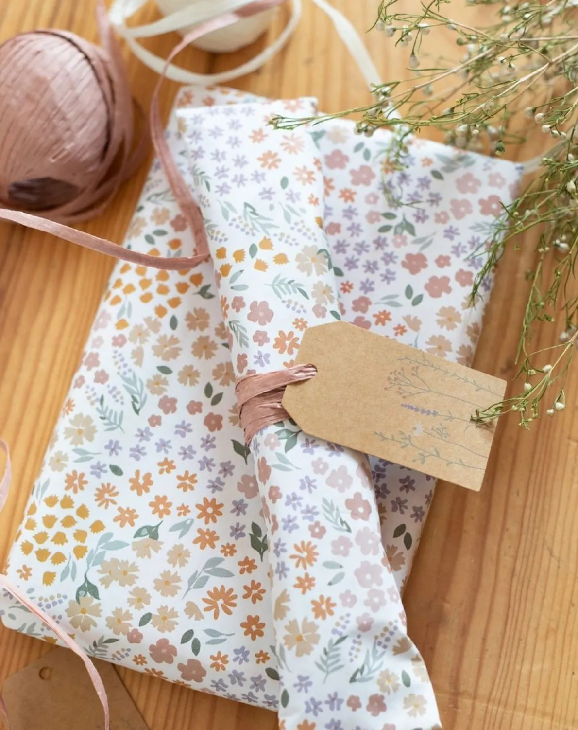 Inpakpapier, bloembed 70 x 250 cm