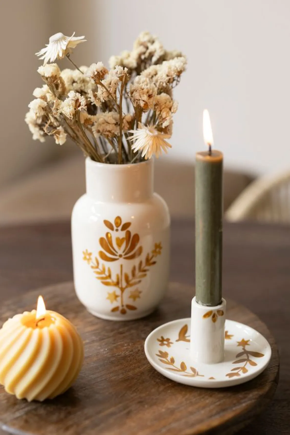 Kaars gedraaide bol, rustiek geel, Ø8 cm