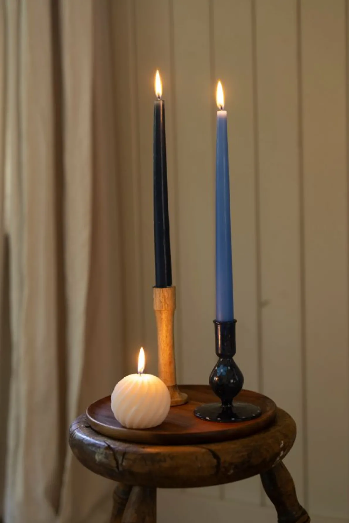 Kaars gedraaide bol, rustiek wit, Ø8 cm