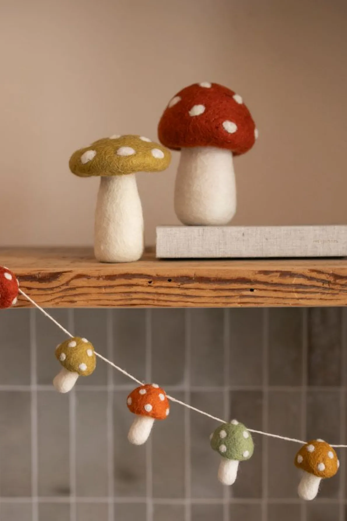 Paddenstoel, staand, vilt, geel, ca.12 cm