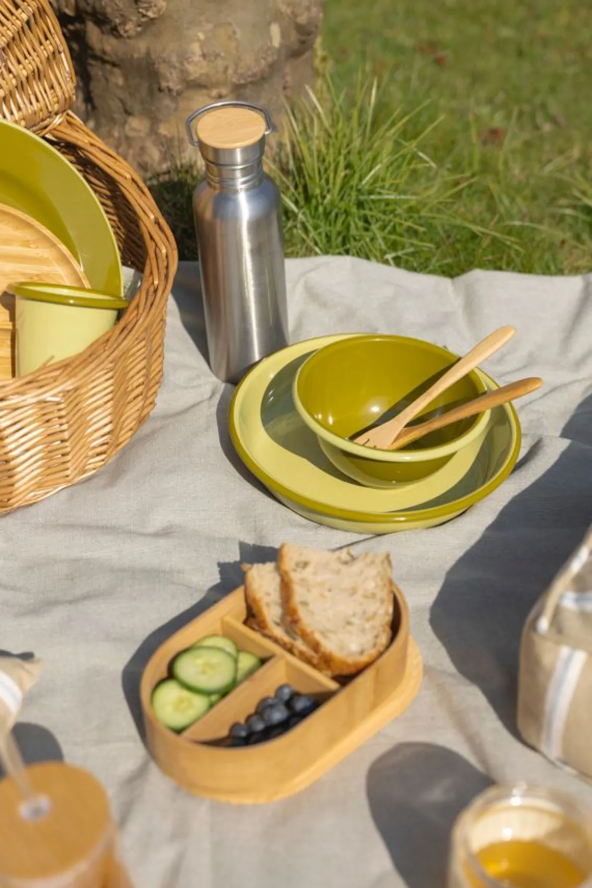 Schaal, emaille, olijfgroen met lichtgroen randje, Ø14 CM