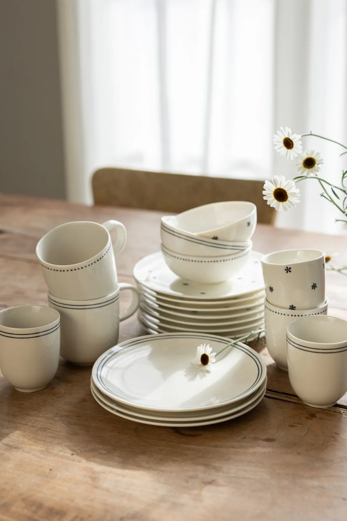 Theemok met blauwe streep, organisch, porselein, Ø 9 cm