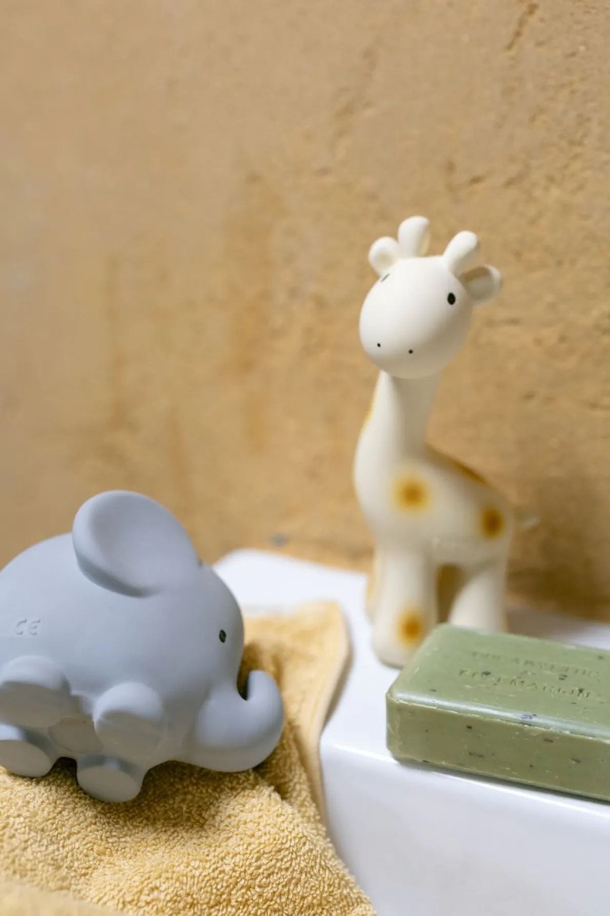 Tikiri bad- en bijtspeeltje met rammelaar - olifant