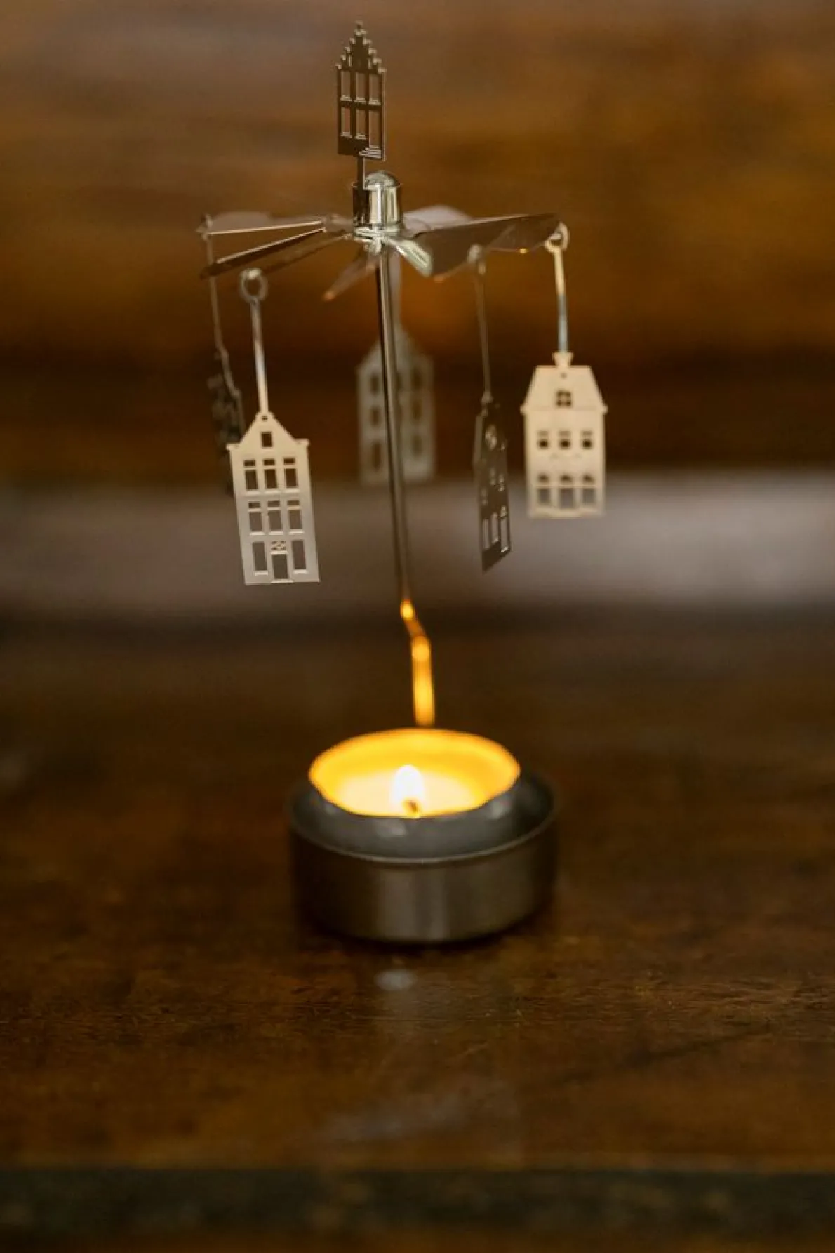 Waxinelichthouder draaiend, huisjes, metaal, ca. 15 cm